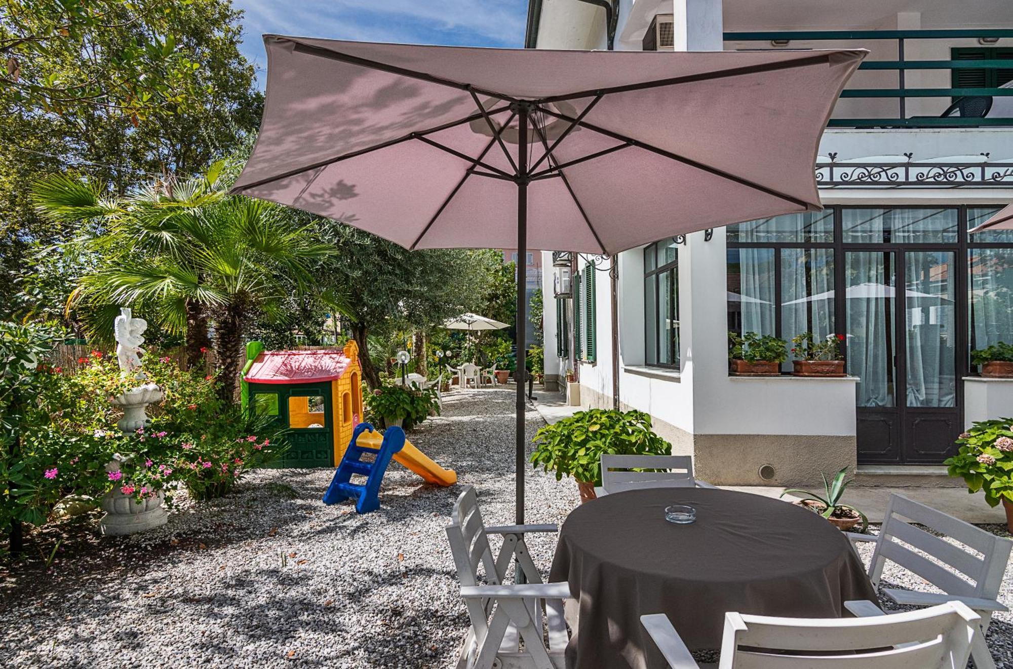 Hotel Eura Marina di Massa Exterior foto